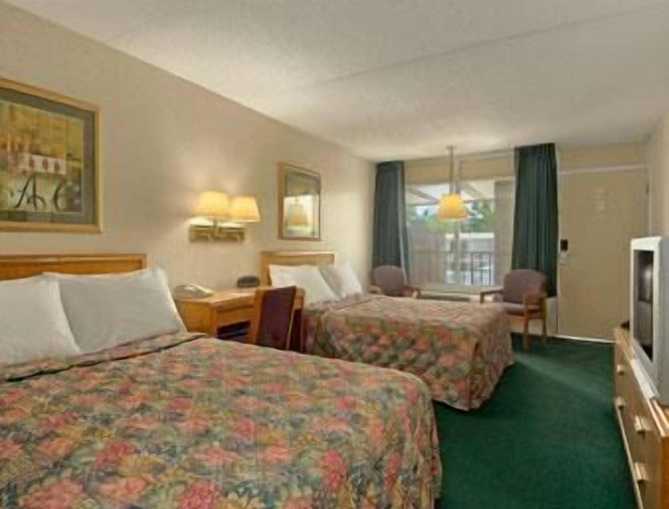 Days Inn By Wyndham Paducah Rom bilde